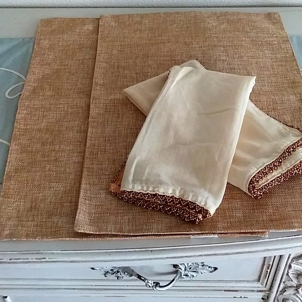 Combo of 2 pier1 placemats and 2 napkis